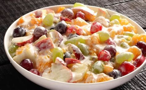 Ensalada de frutas con yogurt de 296 Kcal - Receta fácil en la app Avena