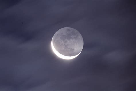 Crescent moon in clouds | Cloud cover prevented me from gett… | Flickr