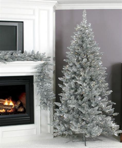 21 Beautiful Silver Christmas Tree Decoration Ideas - Interior Vogue