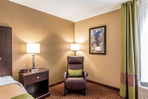 COMFORT INN & SUITES NEAR WORLDS OF FUN $84 ($̶1̶0̶3̶) - Updated 2018 Prices & Hotel Reviews ...