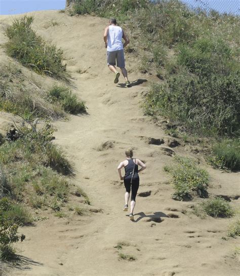 Hiking In Runyon Canyon - Amanda Seyfried Photo (30443489) - Fanpop