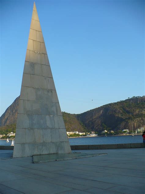 Monumento a Estácio de Sá | O fato dele cobrir Pão-de-Açúcar… | Flickr