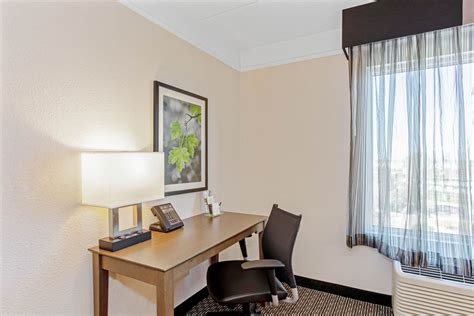 La Quinta Inn & Suites by Wyndham Panama City | Panama City, FL Hotels