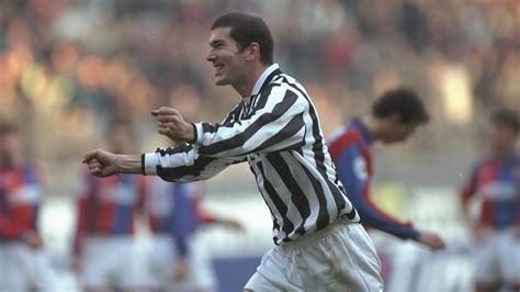 Zidane Juve : Zinedine Zidane of Juventus in action during the Italian ...