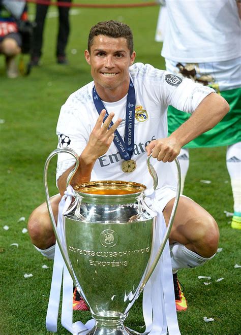 MILAN, ITALY - MAY 28: Cristiano Ronaldo of Real Madrid celebrates with ...