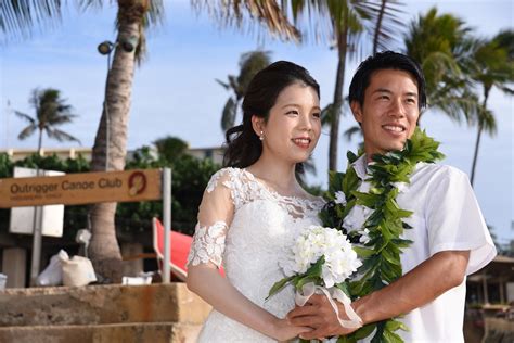 Honolulu Weddings: Outrigger Canoe Club