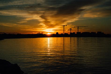 Sunset City Silhouette by MHvolris on DeviantArt