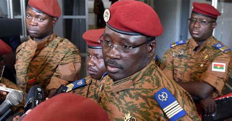 Burkina Faso military promises to drop the reins of power - CBS News