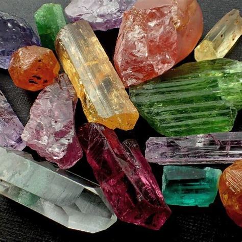 How to Identify Minerals in 10 Steps (Photos)