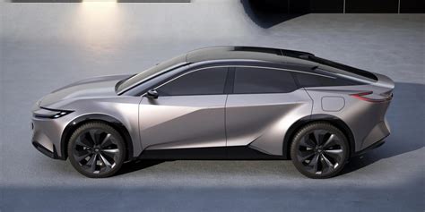 Toyota ยืนยันแล้ว รถ Sport Crossover ไฟฟ้าที่ผลิตร่วมกับ BYD จะเปิดตัว ...