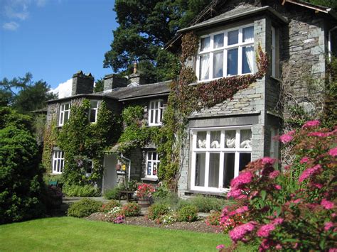 White Moss House and Brockstone Holiday Cottage: Last minute Lake District bed and breakfast ...