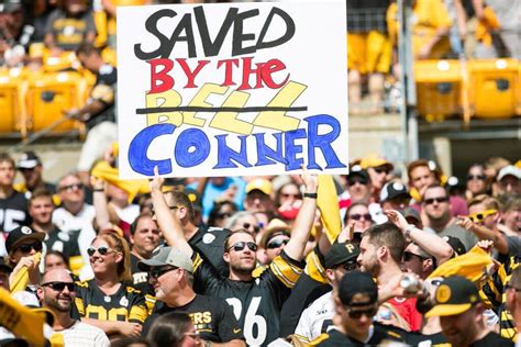 Upbeat News - The Most Brutal Fan Signs Seen Around The NFL