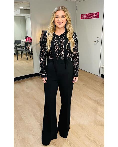 Kelly Clarkson fans gush over 'fabulous looking' star as she flaunts weight loss transformation ...