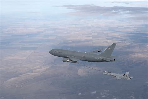 KC-46 refuels fighter jet with hose, drogue system for first time > Air ...