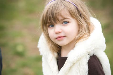 Beautiful Blue Eyes Baby Girl HD Wallpaper | Cute Little Babies