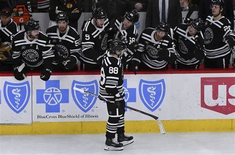 Chicago Blackhawks Beat New York Islanders in Shootout