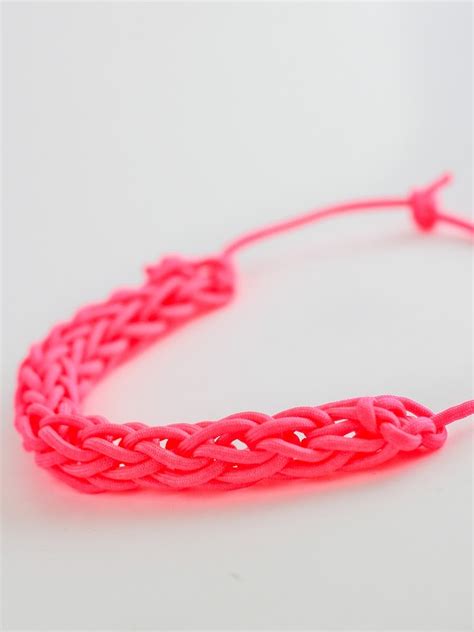 14 Stunning Paracord Necklace Patterns - Guide Patterns