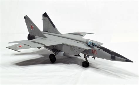 MiG-25 RBT -- Plastic Model Airplane Kit -- 1/72 Scale -- #03878 ...