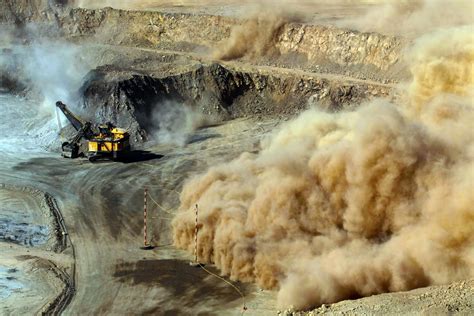 Caja negra bajo sospecha: las millonarias donaciones de mineras a ...