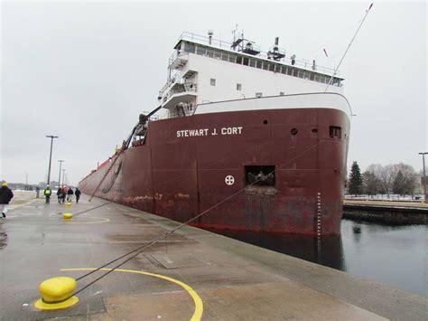 1,000-foot freighter ready to enter Soo Locks, kicking off 2017 Great ...