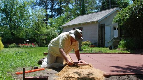 Installing a paver patio - YouTube