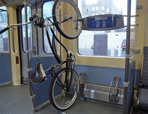 File:Hiawatha Line-bike rack-20061211.jpg - Wikimedia Commons