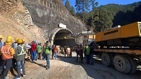 Rescue Operation for 40 Trapped Men in Uttarkashi Tunnel - New Drilling Machine Inching Closer