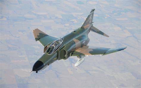 U.S. F-4 Phantom vs. Russia's MiG-21 Over Vietnam (Who Wins?) | The National Interest