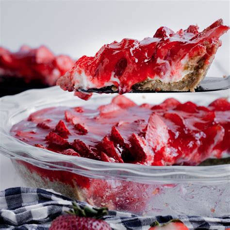 Gluten-free No-bake Strawberry Pie - Grain Free Table