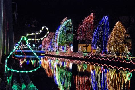 Hersheypark Christmas Candylane Opens Nov. 15 | Kerst dorp vertoning, Buiten kerst, Kerstlampjes