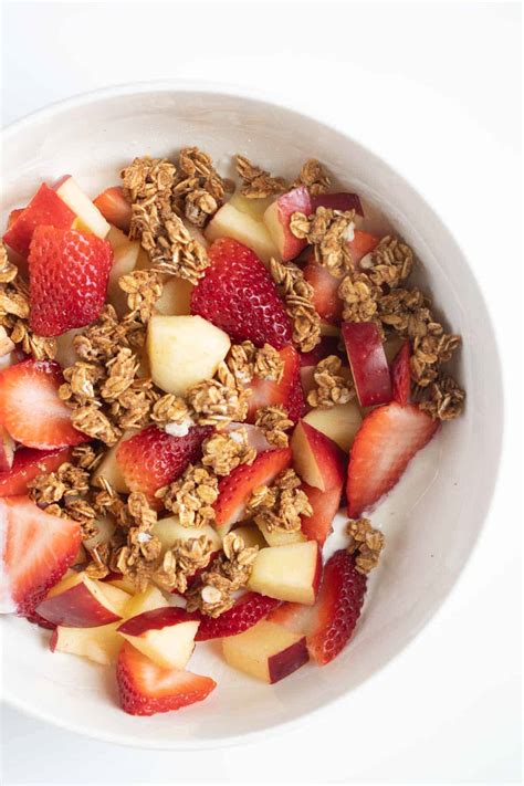 Greek Protein Yogurt Fruit Granola Bowls - The Matbakh