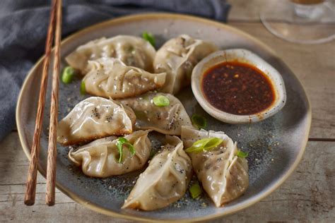 Best Pan Fried Gyoza Recipe (Japanese Pork Dumplings) - Gimme From Scratch