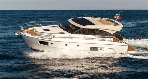 Charter a Motor yacht. What you should know?