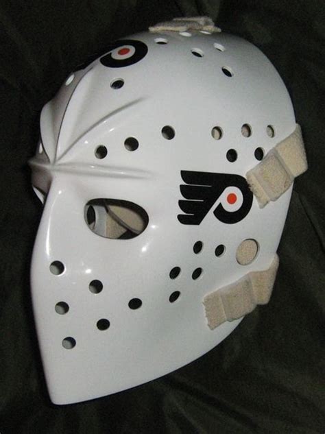 Bernie Parent Mask | Nhl hockey players, Hockey helmet, Goalie mask