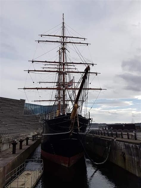 Scott’s Discovery harboured in Dundee | Barcos