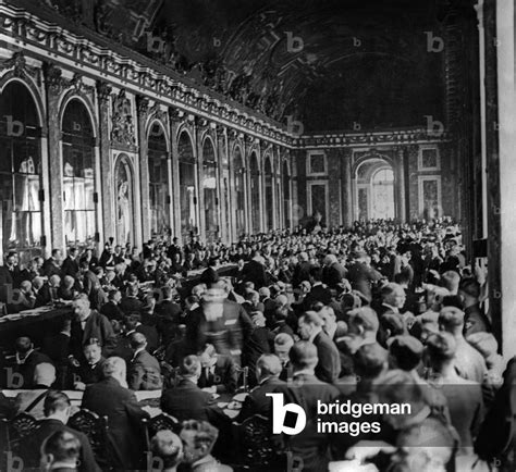 Hall of Mirrors (Palace of Versailles) where delegate from different ...