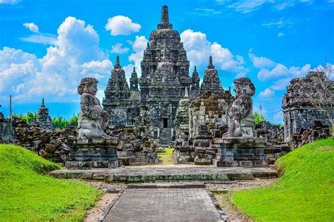 Borobudur Prambanan Indonésie java icietlabas temple blog voyage blogvoyage - Ici et Là-Bas ...