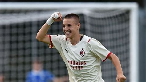 Francesco Camarda show: il baby rossonero segna anche con l’Italia U17 ...