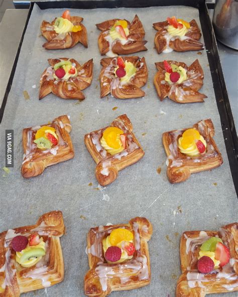 Danish pastry filled with custard finished with fruit and fondant icing!!!!! :) - 9GAG