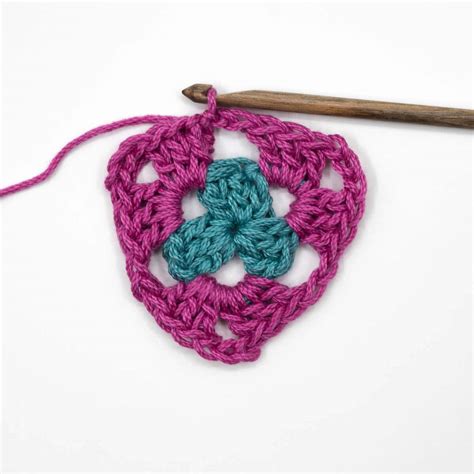 How to Crochet A Triangle Granny Square - Easy Tutorial