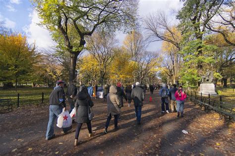 New York Central Park editorial image. Image of walking - 137335185