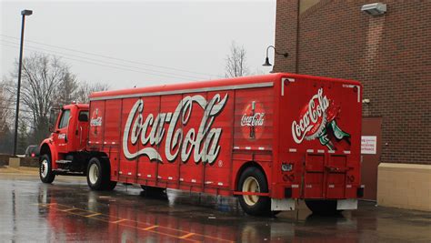 File:Coca-Cola beverage delivery truck Northville Michigan.JPG - Wikimedia Commons