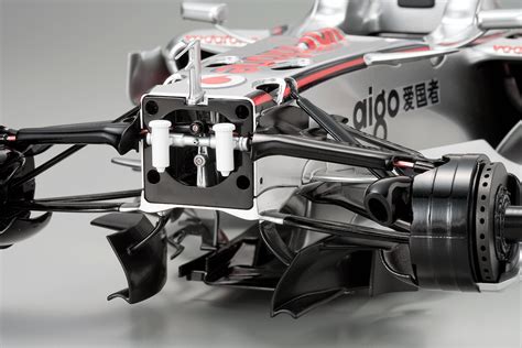 McLaren MP4/23 Model Car 1:8 Scale | De Agostini | ModelSpace