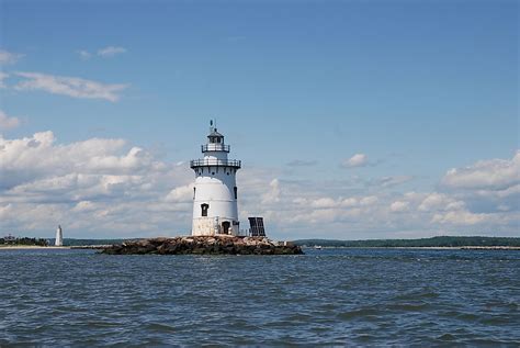 10 Oldest Connecticut Lighthouses - WorldAtlas