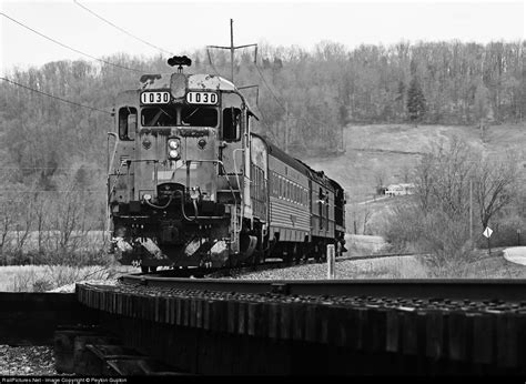 SBD 1030 Seaboard Air Line EMD GP30 at Oak Ridge, Tennessee by Peyton Gupton | Oak ridge ...