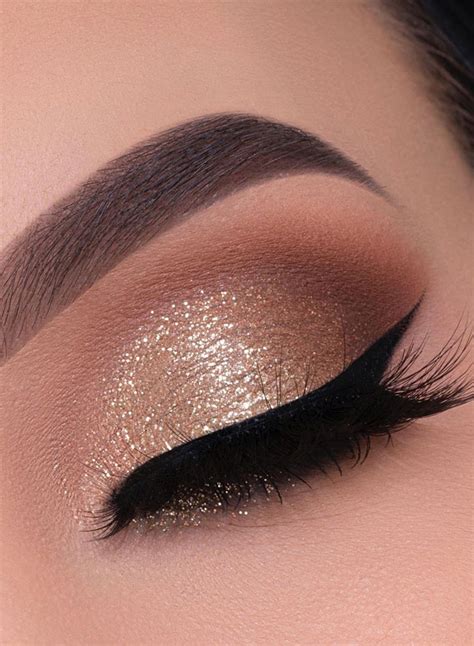 65 Pretty Eye Makeup Looks : Holiday inspired look