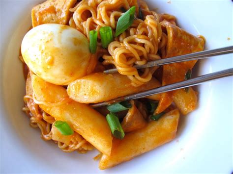 Rabokki (Ramen + Tteokbokki) | Tteokbokki, Asian recipes, Food