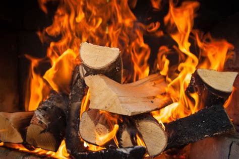 Is a Wood Fire Pit Better Than a Gas Fire Pit?