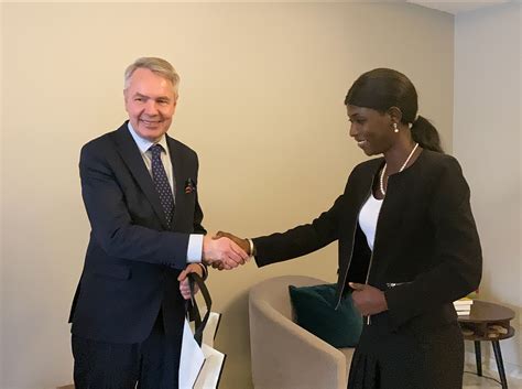 Entretien de S.E.M. Pekka HAAVISTO, Ministre finlandais des Affaires étrangères et des jeunes du ...