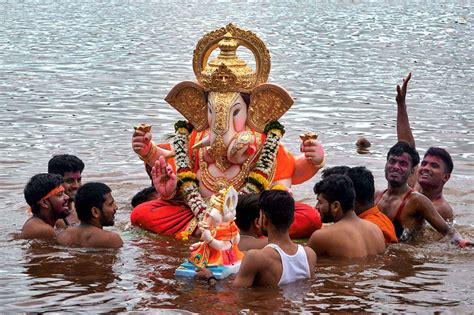 Ganesh Visarjan - Time to say bye to lord ganesh to wish him back soon